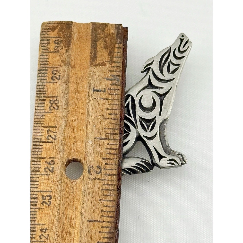 Vintage 1980's Howling Wolf Canadian Pewter Brooch. Silvertone - Picture 5 of 5